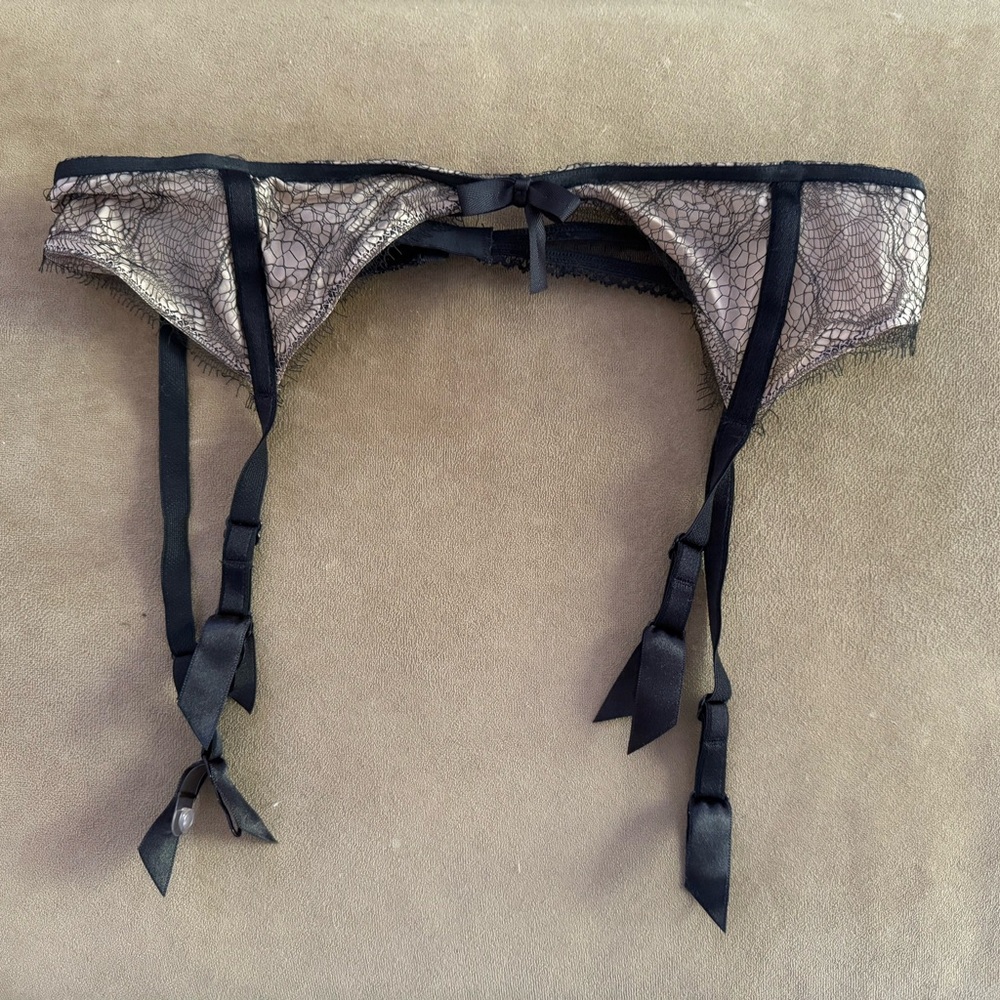 Wolford Garter Belt in Taupe and Black